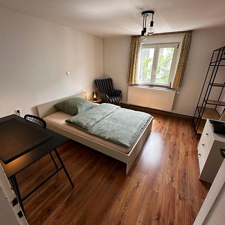 Einfaches Haus Mit Privatzimmern Und Gemeinschaftsraeumen هايلبرون المظهر الخارجي الصورة