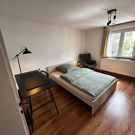 Einfaches Haus Mit Privatzimmern Und Gemeinschaftsraeumen هايلبرون المظهر الخارجي الصورة