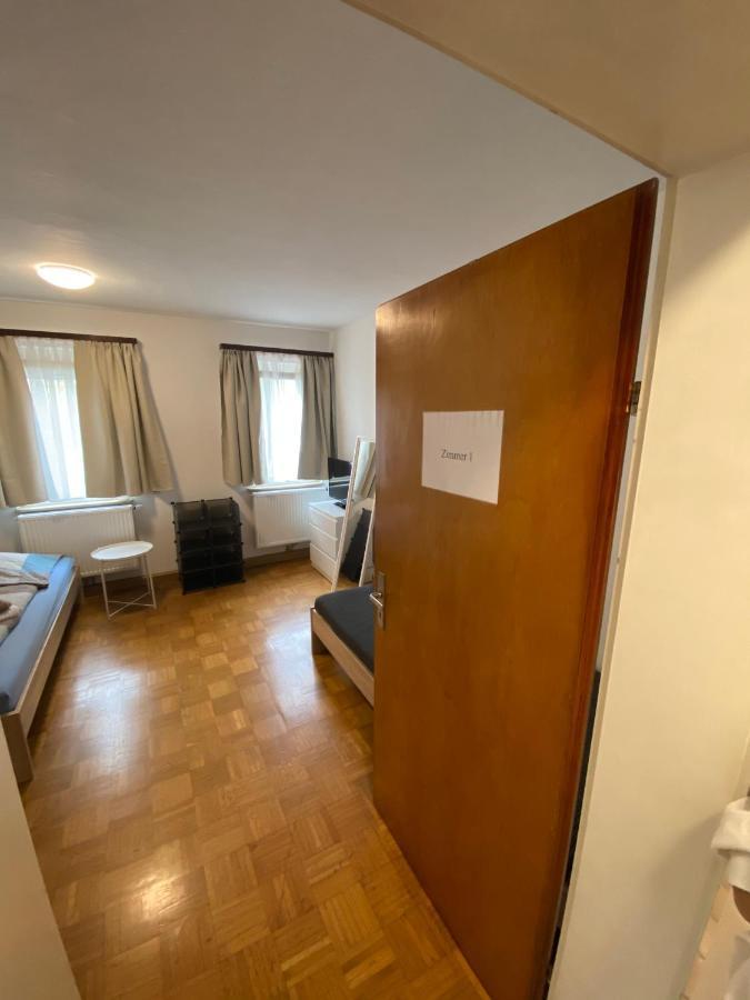 Einfaches Haus Mit Privatzimmern Und Gemeinschaftsraeumen هايلبرون المظهر الخارجي الصورة