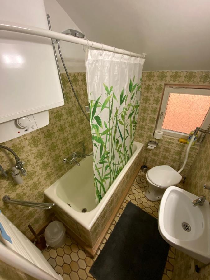 Einfaches Haus Mit Privatzimmern Und Gemeinschaftsraeumen هايلبرون المظهر الخارجي الصورة