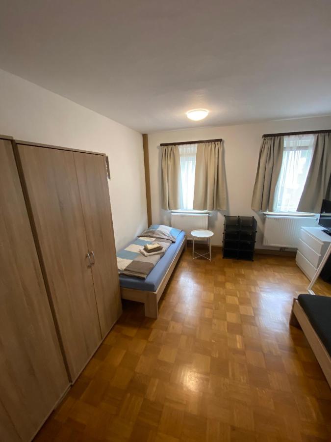 Einfaches Haus Mit Privatzimmern Und Gemeinschaftsraeumen هايلبرون المظهر الخارجي الصورة