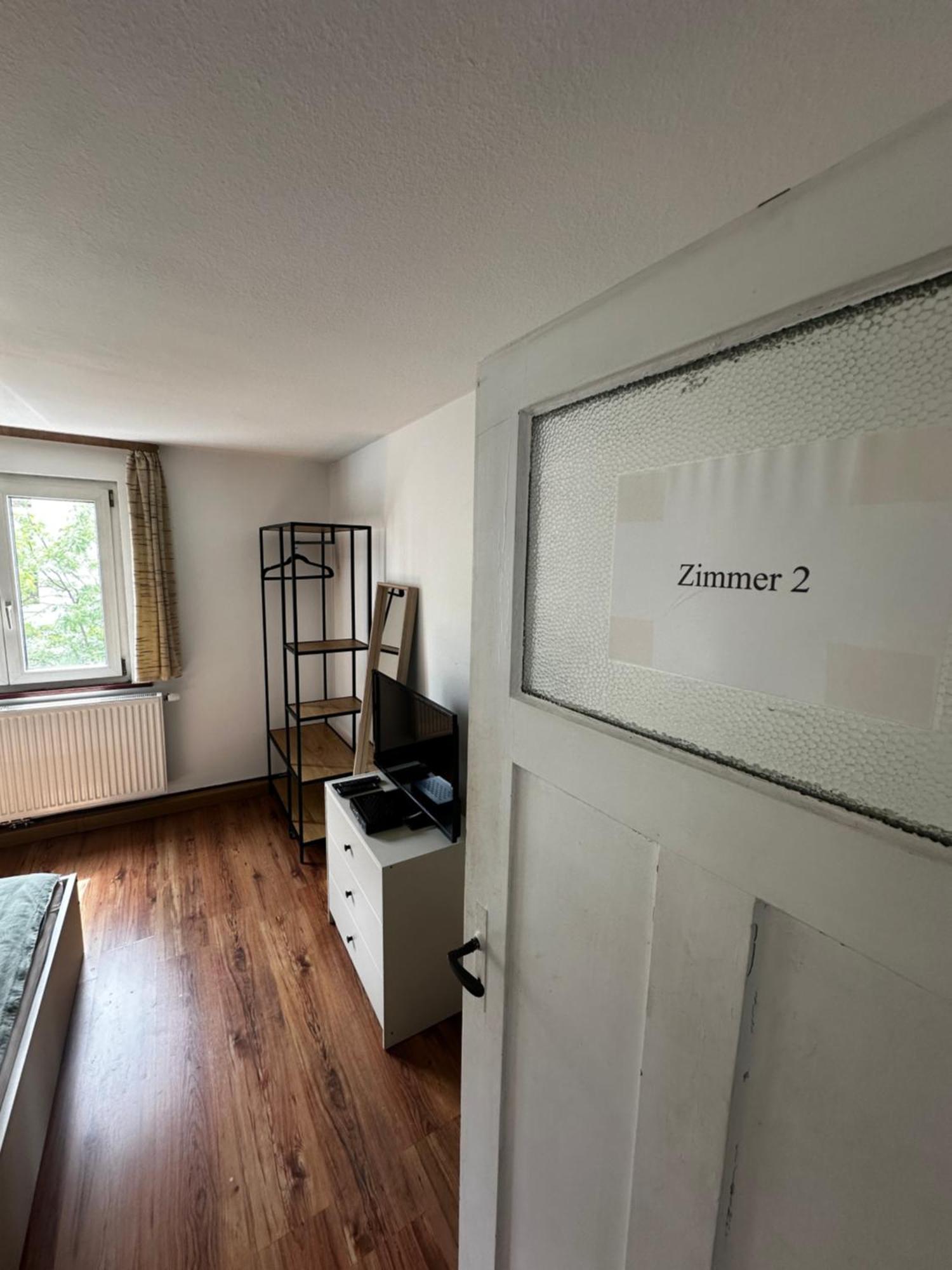 Einfaches Haus Mit Privatzimmern Und Gemeinschaftsraeumen هايلبرون المظهر الخارجي الصورة